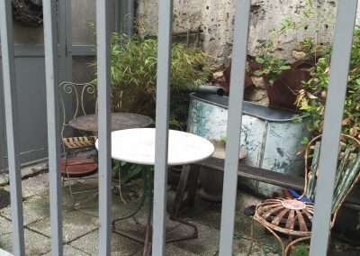 Paris is more than its major monuments.  We can show you the real charm hidden in quaint neighborhoods.